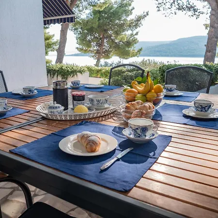 Вилла Luxury On The With Sunny Garden, Parking