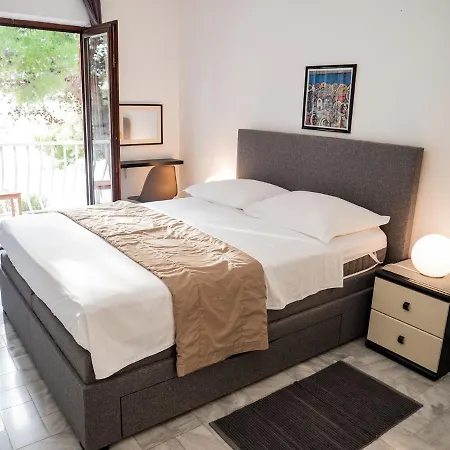 Вилла Luxury On The With Sunny Garden, Parking