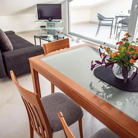 Luxury On The With Sunny Garden, Parking *