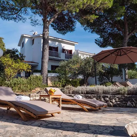 Вилла Luxury On The With Sunny Garden, Parking *