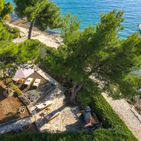 Luxury On The With Sunny Garden, Parking Вилла