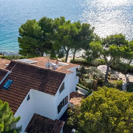 Luxury On The With Sunny Garden, Parking Вилла