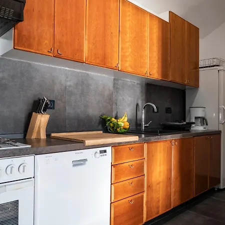 Luxury On The With Sunny Garden, Parking