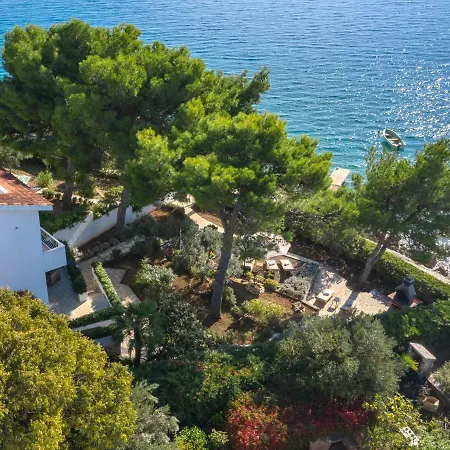 Вилла Luxury On The With Sunny Garden, Parking