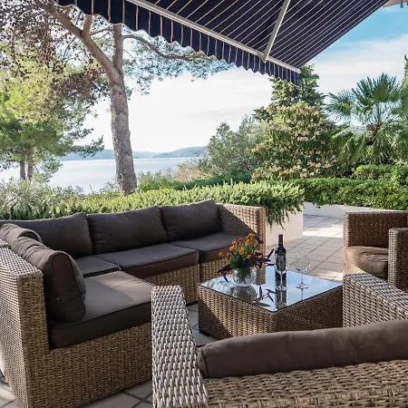 Вилла Luxury On The With Sunny Garden, Parking *