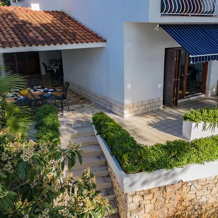 Вилла Luxury On The With Sunny Garden, Parking *