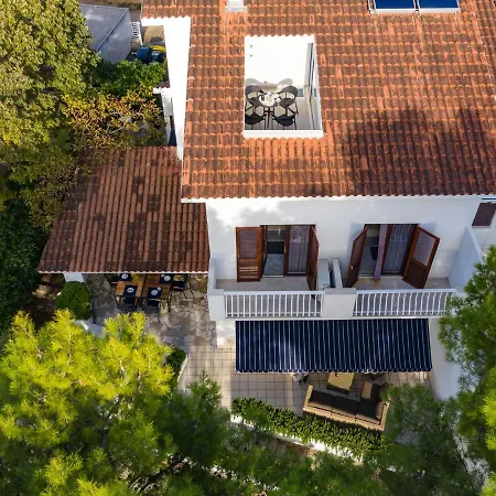 Вилла Luxury On The With Sunny Garden, Parking