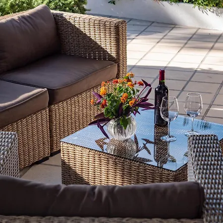 Luxury On The With Sunny Garden, Parking